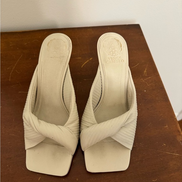 Vince Camuto salete Knotted Heels - Picture 3 of 6